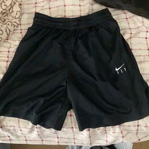NIKE Standard Fit women’s DriFit shorts Size small